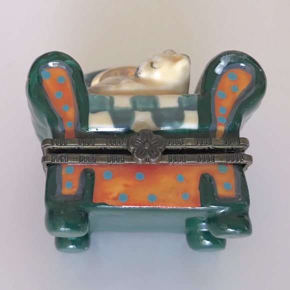 Porcelain Trinket Box with Watch - Picture 2 of 4